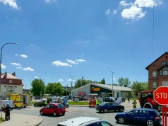Groźne zdarzenie na Bosackiej w Raciborzu. Motocyklista ranny po zderzeniu z Audi