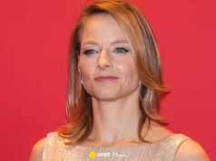 63-letnia Jodie Foster na czerwonym dywanie z synem. Charles idzie w ślady matki