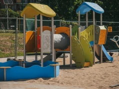 Lato w Gdyni pod znakiem remontów dróg, placów zabaw i szkół