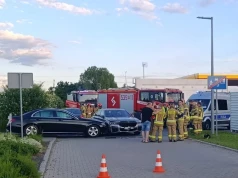 Umył Mercedesa i uszkodził lśniące BMW (ZDJĘCIA)