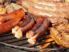W rok kiełbasa podrożała o 35%. W tym czasie tuczniki staniały o blisko 33%