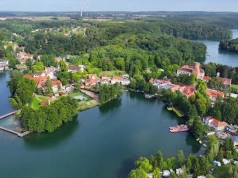 Szmaragdowa woda i malownicze widoki. Jezioro Ciecz jest wyjątkowe