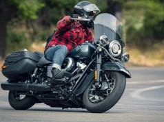 Ten motocyklowy paradoks przeczy logice. Skręcasz w prawo, jedziesz w lewo