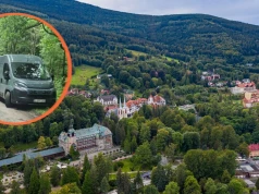 Tłumy w Karkonoszach. Turyści blokują drogi i niszczą przyrodę