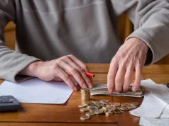 Do 100 tys. zł bez podatku. Tak rząd chce zachęcić Polaków do wyjęcia pieniędzy z banków