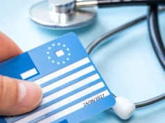 Karta, którą należy zabrać na wakacje. Polacy zapominają, potem płaczą i płacą