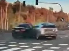 Przerażający wypadek w Ząbkach. Audi rozpadło się po zderzeniu z Hondą, za której kierownicą siedział Turek