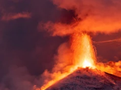 Potężna erupcja wulkanu w Rosji. Ogłoszono czerwony alarm