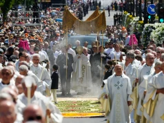 Pastorał w stylu Gaudiego dla papieża Leona XIV