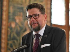 "Co ten człowiek jeszcze robi w polskim rządzie?". Oburzenie po słowach wiceministra