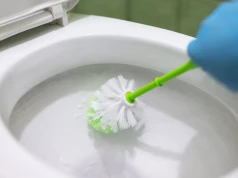 Dlaczego warto dodać sól do toalety? Zapamiętaj to na całe życie