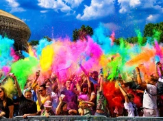 Kraków eksplodował kolorami. Tłumy na Festiwalu Kolorów przed TAURON Areną