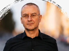 Jacek Hołub gościem spotkania w Miejskiej Bibliotece Publicznej w Ciechanowie