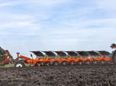 Kuhn Multi-Challenger XT – gigantyczny pług z 14 korpusami dla ciągników o mocy do 700 KM