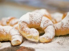 Ciocia na imieninach podała słodkie rogaliki. Nikt nie mógł uwierzyć, że zrobiła je z ziemniaków