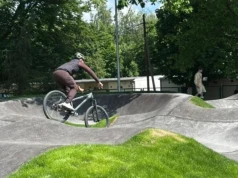 Pumptrack obok szkoły