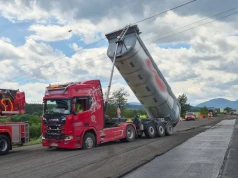Wywrotka dotknęła linii pod napięciem 110 000 V – kierowca zdołał się uratować