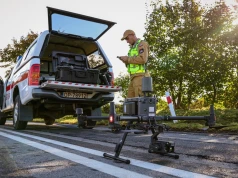 Nowe wozy dla strażackich grup dronowych. PSP szuka dostawcy