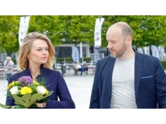 TYLKO NA PUDELKU: Trwa pierwsza rozprawa rozwodowa Emilii Komarnickiej i Redbada Klynstry. Aktorzy NIE PRZYWITALI SIĘ ze sobą