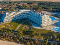 Brytyjczycy piszą o Hotelu Gołębiewski w Pobierowie. "Zacumowany wycieczkowiec"