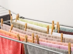 Twoje pranie śmierdzi stęchlizną? Wszystko przez ten niewinny błąd