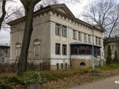 Widok z okien na budowę zamiast na zielone ogrody