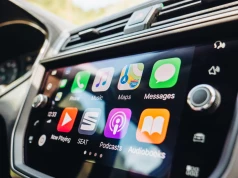 Apple CarPlay otrzyma wyczekiwaną funkcję. Android Auto już ją ma