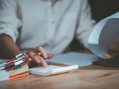 Księgowi stają się helpdeskiem od podatków i technologii. Płace za tym nie nadążają