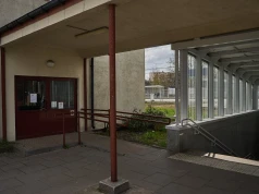 Kopnął kobietę w głowę. 41-latek złożył kuriozalne wyjaśnienia