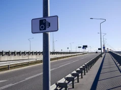 Fotoradary złapały więcej kierowców. Mandatów przybywa, ale system ma lukę