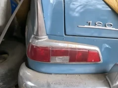 Ten Mercedes W110 uniknął złomowania. Stał 20 lat w stodole przeznaczonej do rozbiórki