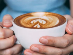 Kawa chroni przed demencją? Sugerują punkt „optymalnej dawki” dla mózgu