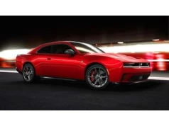 Dodge Charger oficjalnie trafi do Europy. Pod maską "sześciopak" i elektryk