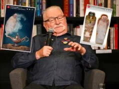 Lech Wałęsa pokazał zdjęcie z wanny. Lawina MEMÓW ruszyła