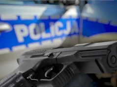 Ukradł Mini z prywatnej posesji. Policjanci przeżyli zaskoczenie, gdy odkryli, kto za tym stoi