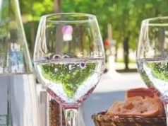 Woda w restauracji za darmo. Właściciele lokali podchodzą do pomysłu z dystansem.
