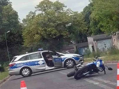 Zielona Góra. Motocyklista po wypadku z urazem kręgosłupa i nogi (ZDJĘCIE CZYTELNIKA)