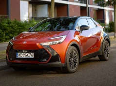 Nowy SUV Toyoty o 17 000 zł taniej. A z plug-inem idziesz na rekord