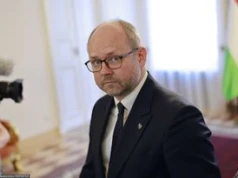 "Przywieźć Panu coś?". Przydacz odpowiada Sikorskiemu