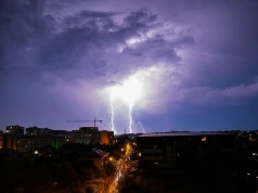 Letnie nawałnice i burze a ubezpieczenie mieszkania. Czego nie warto pomijać w polisie?
