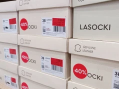 Lasocki i Birkenstock wyprzedają klapki dla puchnących stóp - ceny spadły nawet o 40%