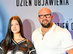Córka Tomasza Oświecińskiego przeszła pilną operację. „Serce pęka, potwornie się boi”