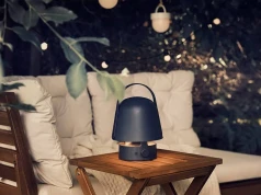 Lampa, głośnik i mniej kabli na tarasie. IKEA dobrze wyczuła letnie lenistwo