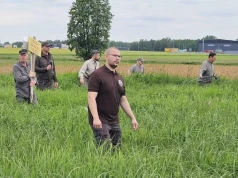 Drony nad łąkami. Rolnicy i myśliwi ratują sarenki przed kosiarkami
