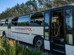 DROGOWY SZOK! Autobus z pięcioma wybitymi szybami woził ludzi po drodze! Policja natychmiast przerwała jazdę