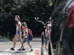 Cz wyspa na przejściu dla pieszych zmienia zasady pierwszeństwa? Wyjaśniam