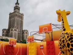 Budowanie, skoki i koszykówka w jednym miejscu. LEGO® Basketball Experience rozgrzało centrum Warszawy