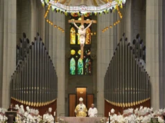 W setną rocznicę śmierci Gaudiego papież pobłogosławił wieżę bazyliki Sagrada Familia