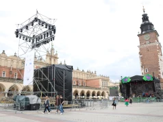 Przygotowania do koncertów trwają. Scena na Rynku Głównym już stoi