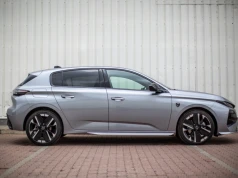 Testujemy nowego Peugeot 308 HB GT Exclusive Hybrid 145 KM. Ale wygodne fotele… AGR!